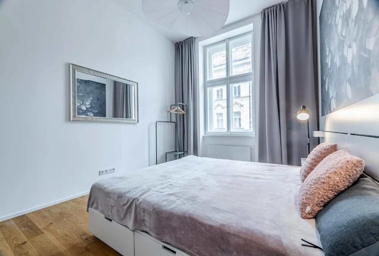 Elegant Apartments Located In The Centre Of Prag