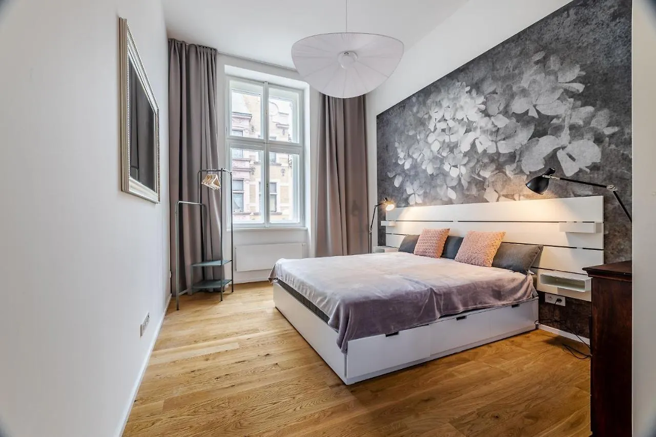 Elegant Apartments Located In The Centre Of Praga