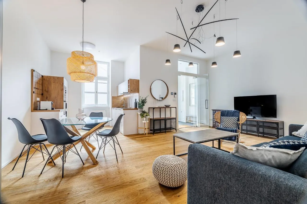 Elegant Apartments Located In The Centre Of Prag 0*,